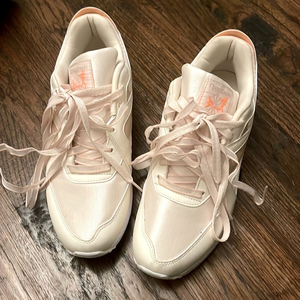 Reebok pink And white size 10.5